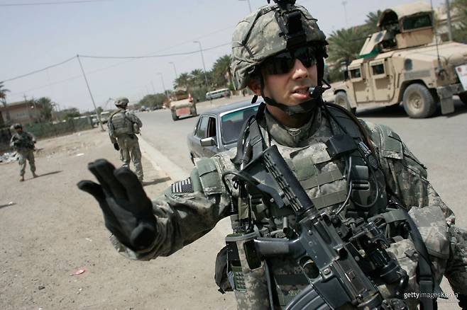 2007년 4월 21일 이라크 바그다드에서 순찰 중인 미 육군 제82공수사단 325연대 2대대 D중대 소속 데릭 사이드(Derrick Syed, 뉴저지주 저지시티 출신) 중위. 사진=게티이미지
