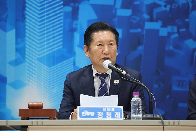 정청래 더불어민주당 대표가 25일 충북 충주시 유네스코국제무예센터 국제회의장에서 열린 민생현장 최고위원회의에서 발언을 하고 있다. 2026.3.25 뉴스1