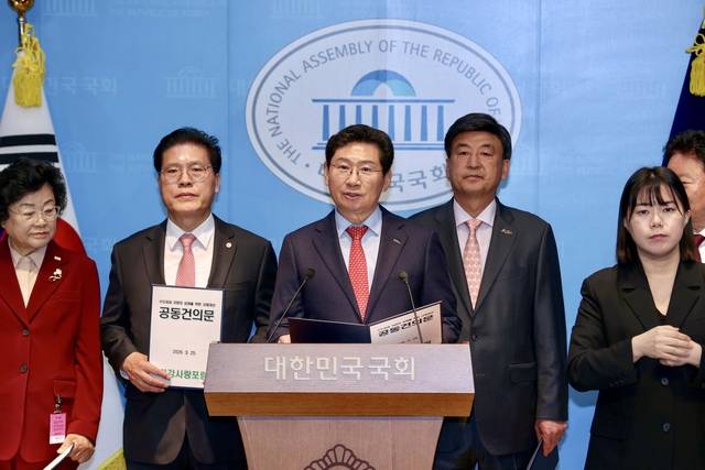 이상일 용인시장이 25일 국회 소통관에서 수도권정비계획법 전면개정을 촉구했다. 사진=용인특례시 제공