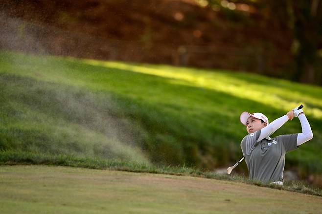 <yonhap photo-4009=""> 벙커샷 중인 김효주. AFP=연합뉴스</yonhap>