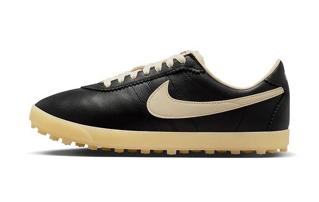 미식축구용 신발로 시작해 지금은 라이프스타일 스니커즈가 된 나이키 아스트로그래버. 사진 나이키