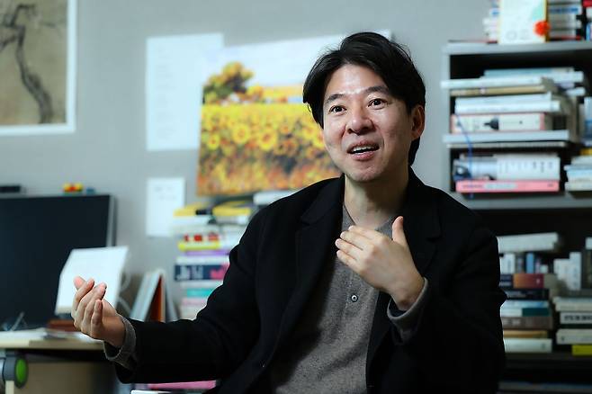 이광수 광수네복덕방 대표가 4일 서울 여의도 브라이튼여의도 오피스텔에서 중앙일보와 인터뷰하고 있다. 김종호 기자