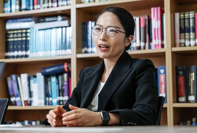 조아라 법무부 국제투자분쟁과장이 지난 20일 오전 정부과천청사 법무부에서 중앙일보와 인터뷰하고 있다. 김성룡 기자.