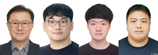 사진 왼쪽부터 성균관대학교 정연욱 교수, 김영두, 고영우, 박종원 연구원. [사진제공 = 성균관대]