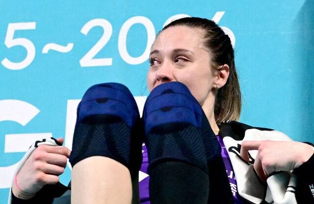 흥국생맹 레베카가 준플레이오프에서 패한 뒤 눈물을 흘리고 있다 / 한국배구연맹(KOVO)