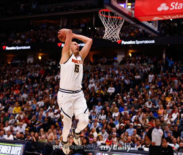 덩크하는 요키치. /게티이미지코리아