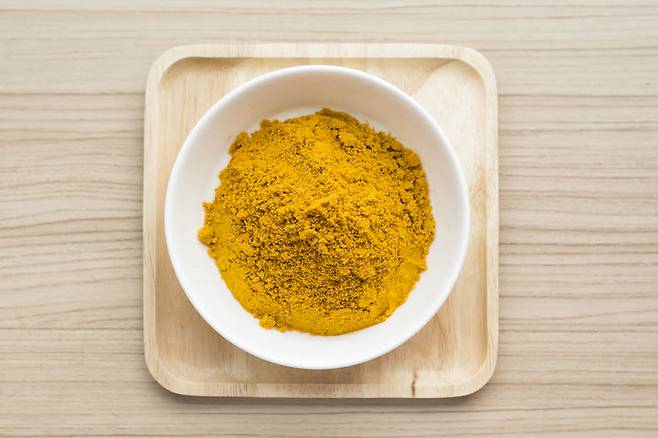 [서울=뉴시스] 염증 조절에 탁월한 재료로 널리 알려진 '강황'을 잘못 섭취하면 우리 건강에 되레 해를 끼칠 수 있다는 전문가 경고가 나왔다. (사진=유토이미지) *재판매 및 DB 금지
