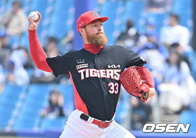 [OSEN=대구, 이석우 기자] 24일 대구삼성라이온즈파크에서 2026 신한 SOL KBO 리그 시범경기 삼성 라이온즈와 KIA 타이거즈의 경기가 열렸다. 홈팀 삼성은 오러클린이, 방문팀 KIA는 아담 올러가 선발 출전했다. KIA 타이거즈 선발 투수 올러가 역투하고 있다. 2026.03.24 / foto0307@osen.co.kr