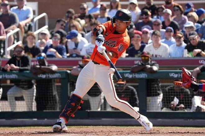 샌프란시스코 자이언츠 외야수 이정후가 올해 미국 메이저리그(MLB) 시범경기에서 4할 이상의 고타율로 활약한 가운데, 미국 매체 '디애슬레틱'이 올 시즌 이정후가 샌프란시스코 선수 중 두각을 나타낼 선수라고 평가했다. 연합뉴스