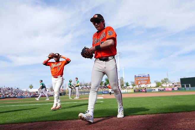 샌프란시스코 자이언츠 이정후가 개막을 하루 앞두고 최종점검을 성공적으로 마쳤다. 이정후는 25일 멕시코리그 술탄네스 데 몬테레이와 친선경기에서 홈런포를 터트렸다. 시범경기를 4할 타율로 마친 이정후는 26일 뉴욕 양키스와 개막전을 시작으로 2026시즌에 본격 돌입한다. 연합뉴스