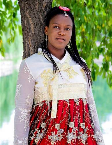 한복 차림으로 한 컷!