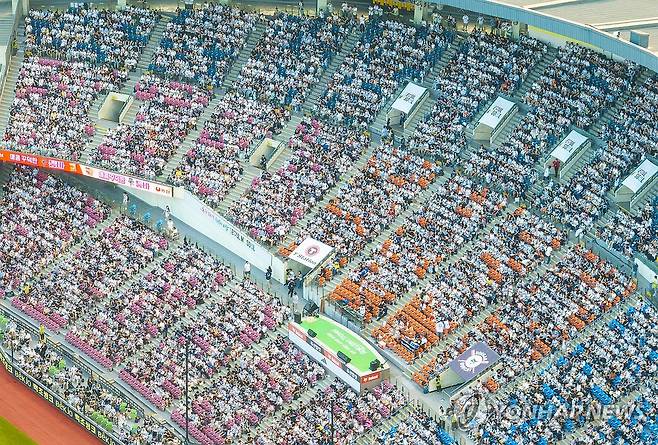 2년 연속 1천만 관중 시대를 개척한 KBO리그 [연합뉴스 자료사진]