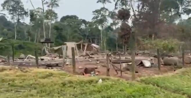 미 국방부 공개 "마약테러조직 훈련소" 폐허 영상 캡처 [미 국방부 수석대변인 숀 파넬 X 공식계정 @SeanParnellASW 캡처. DB 및 재판매 금지]