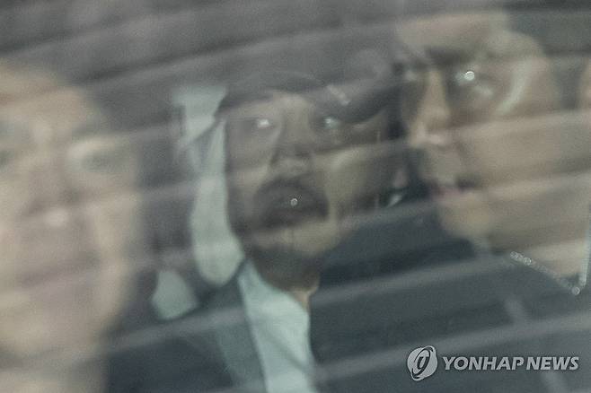 마약왕 박왕열 송환 (영종도=연합뉴스) 신준희 기자 = 필리핀에서 교민 3명 살해, 탈옥, 국내 마약 유통 등을 일삼으며 '마약왕'으로 불리던 박왕열 씨가 25일 인천국제공항을 통해 국내로 송환되고 있다. 2026.3.25 [공동취재] hama@yna.co.kr