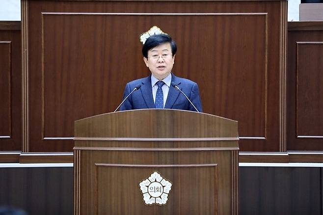 지난 25일 열린 연수구의회 제278회 임시회 제1차 본회의에서 기형서 의원이 노인 일자리 사업의 질적 전환 필요성을 강조하고 있다. 사진=연수구의회