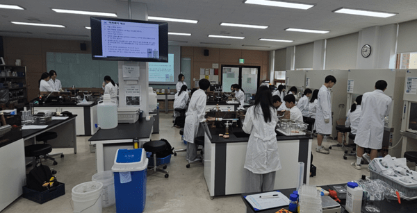 공유학교의 바이오의약품 제조 및 분석수업.