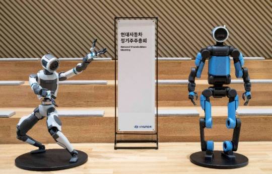 26일 현대차 정기주주총회 입구에 전시된 휴머노이드 '아틀라스'. / 사진=현대차