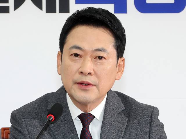국민의힘 장동혁 대표가 26일 국회에서 열린 최고위원회의에서 발언하고 있다.연합뉴스