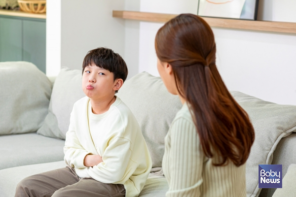 아이에게 사과는 단순한 예절이 아니라 용기가 필요한 행동이므로, 부모의 공감과 관계 경험 속에서 자연스럽게 배워가도록 도와야 합니다. ⓒ베이비뉴스
