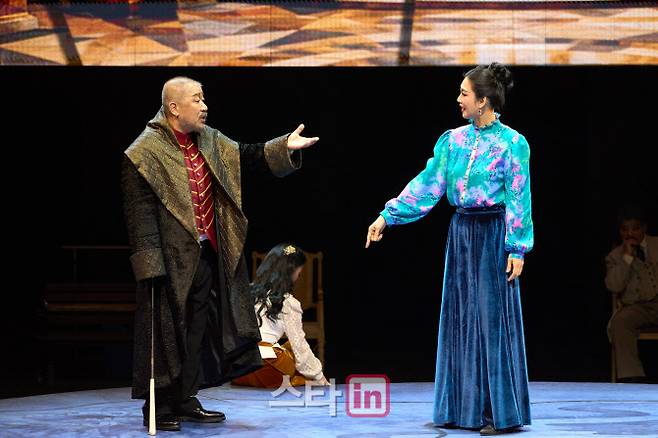 연극 ‘리어왕외전’의 공연 장면 (사진=옐로밤)