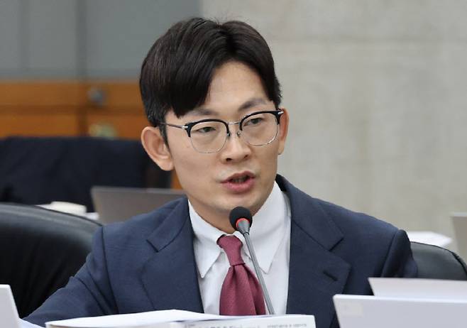 박충권 국민의힘 위원이 대전 한국전자통신연구원(ETRI)에서 열린 국회 과학기술정보방송통신위원회 국정감사에서 질의하고 있다. (사진=뉴스1)