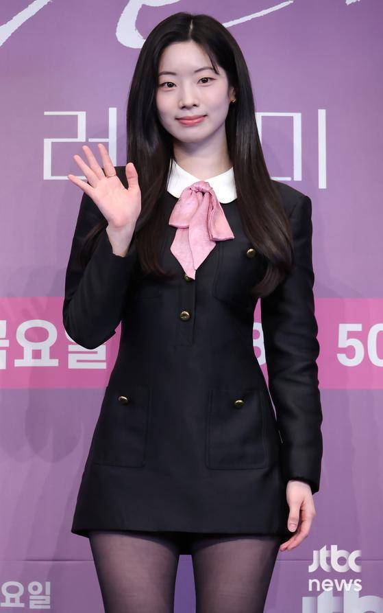 18일 오후 서울 더링크서울 트리뷰트 포트폴리오 호텔에서 JTBC 새 금요 시리즈 '러브 '미 제작발표회가 열렸다. 조영민 연출, 배우 서현진, 유재명, 이시우, 윤세아, 장률, 다현이 참석했다. 박세완 엔터뉴스팀 기자 park.sewan@jtbc.co.kr