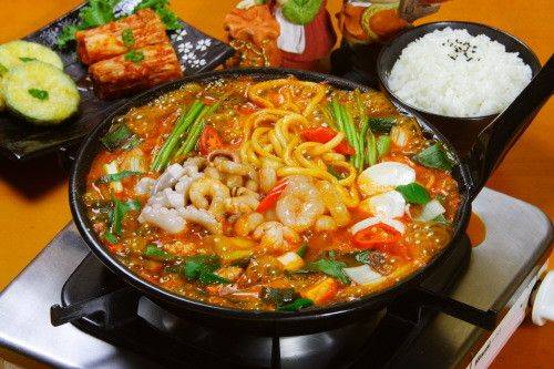 고소한 곱창, 쫄깃한 낙지, 탱글한 새우를 매콤하게 즐길 수 있는 낙곱새 맛집 개미집. 사진 네이버 지도 개미집 서면본점 업체 등록 사진