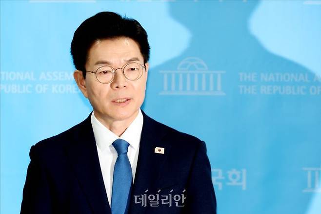 정원오 더불어민주당 서울시장 예비후보가 지난 11일 오후 국회 소통관 기자회견장에서 기자회견을 마친 뒤 질의응답을 하고 있다. ⓒ데일리안 홍금표 기자