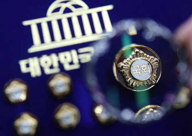 국회의원 배지. 뉴스1