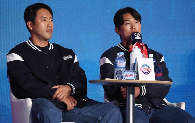 26일 오후 서울 잠실 롯데호텔 월드에서 열린 2026 신한 SOL KBO 리그 미디어데이&팬페스트’에서 롯데 자이언츠 전민재 선수가 각오를 밝하고 있다. 뉴스1