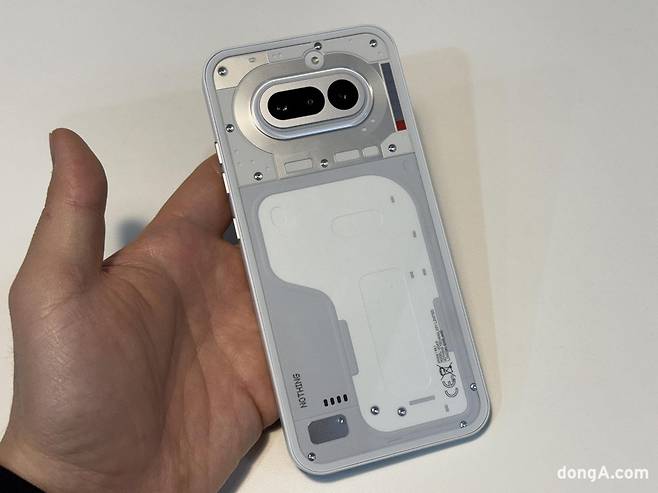 낫싱 폰 4a. 김상준 기자 ksj@donga.com