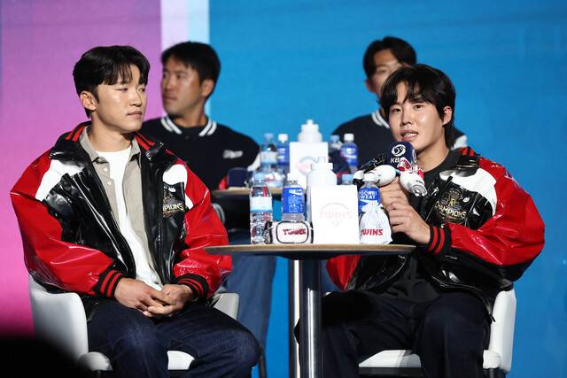 엘지(LG) 트윈스 임찬규가 26일 서울 롯데호텔 월드에서 열린 2026 KBO리그 미디어데이에서 질문에 답하고 있다. 연합뉴스