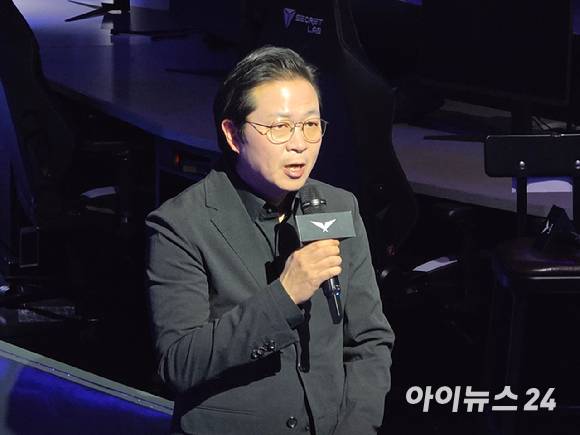 이정훈 LCK 사무총장이 26일 서울 종로구에 위치한 치지직 롤파크에서 열린 '2026 LCK 미디어데이'에서 인사말을 하고 있다. [사진=박정민 기자]