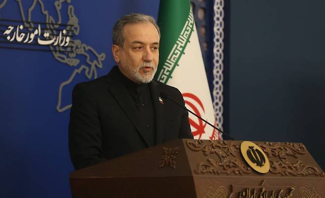 아바스 아라그치 이란 외무부 장관이 지난 16일(현지시간) 이란 테헤란에서 기자회견을 하고 있다. 신화=연합뉴스