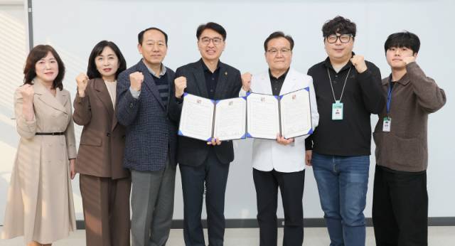 ▲ 철원군 장기요양 재택의료센터 업무협약식이 24일 유광종 철원부군수와 김권기 철원병원장 등이 참석한 가운데 열렸다.