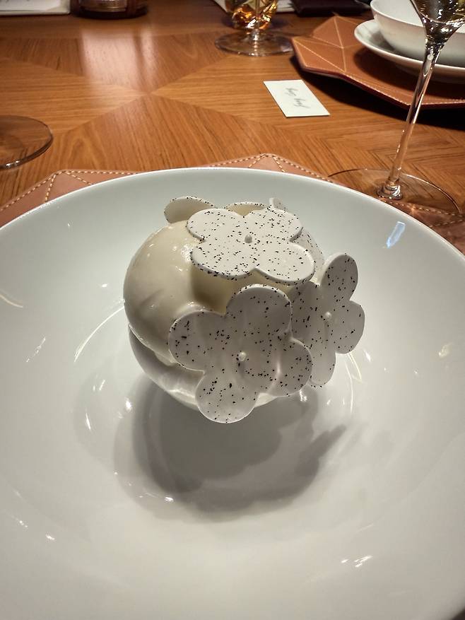 Rice ice cream, pine shoot sorbet, makgeolli foam (Hong Yoo/The Korea Herald)