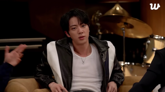 BTS 진. 사진|위버스