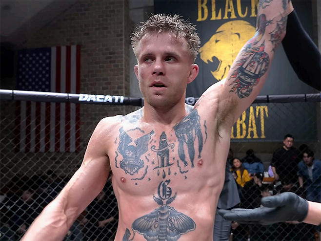 레이크 지가 2026년 3월 경기도 오산시 종합격투기 국가대항전 ‘블랙컵’ 준준결승 밴텀급 경기 후 미국팀 선수로서 승리 선언을 받고 있다. 블랙컵 첫 시즌은 유튜브 채널 ‘블랙컴뱃’ 유료 멤버십 단독 생중계다. 사진=이데아 파라곤