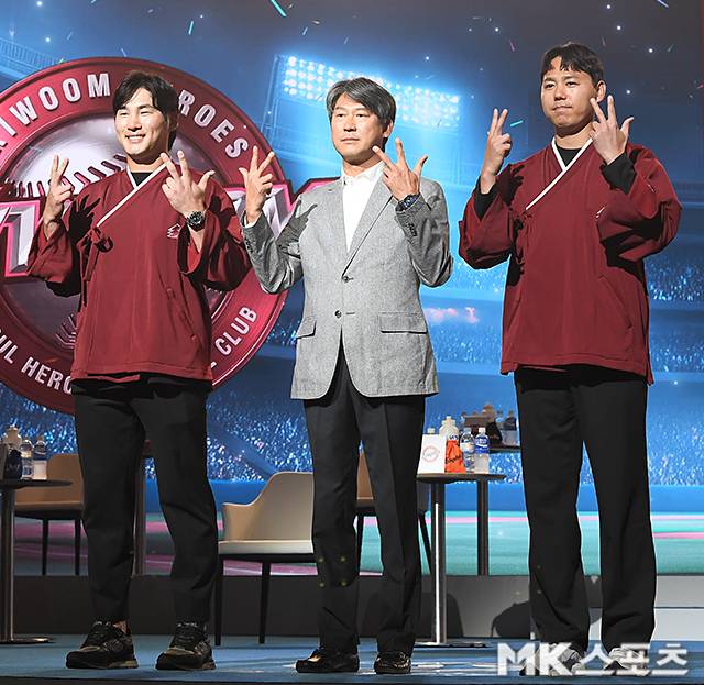 ‘2026 KBO 미디어데이’가 26일 서울 송파구 롯데호텔 월드에서 진행됐다. 키움 설종진 감독, 임지열, 하영민이 미디어데이에 참석하고 있다. 사진(잠실 서울)=천정환 기자