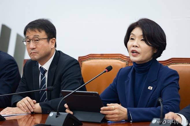 (서울=뉴스1) 유승관 기자 = 한정애 더불어민주당 정책위의장이 26일 서울 여의도 국회에서 열린 정책조정회의에서 모두 발언을 하고 있다. 2026.3.26/뉴스1  Copyright (C) 뉴스1. All rights reserved. 무단 전재 및 재배포,  AI학습 이용 금지. /사진=(서울=뉴스1) 유승관 기자