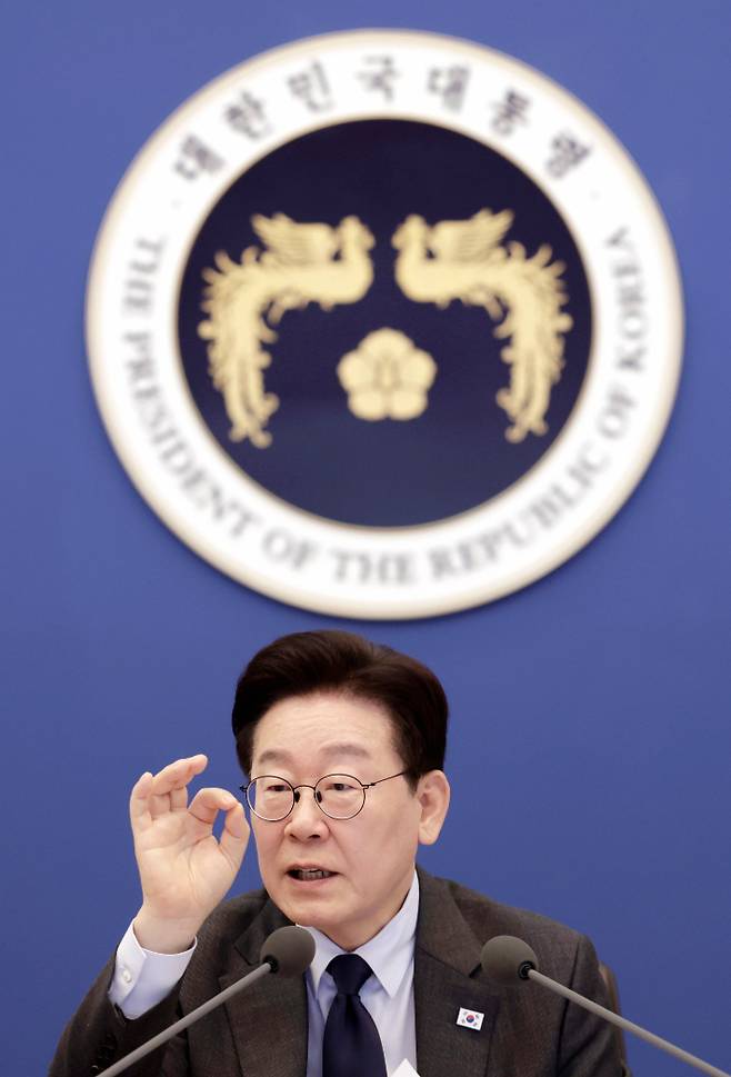 발언하는 이재명 대통령     (서울=연합뉴스) 한상균 기자 = 이재명 대통령이 24일 청와대에서 열린 국무회의에서 발언하고 있다. 2026.3.24      xyz@yna.co.kr (끝)   <저작권자(c) 연합뉴스, 무단 전재-재배포, AI 학습 및 활용 금지> 연합뉴스