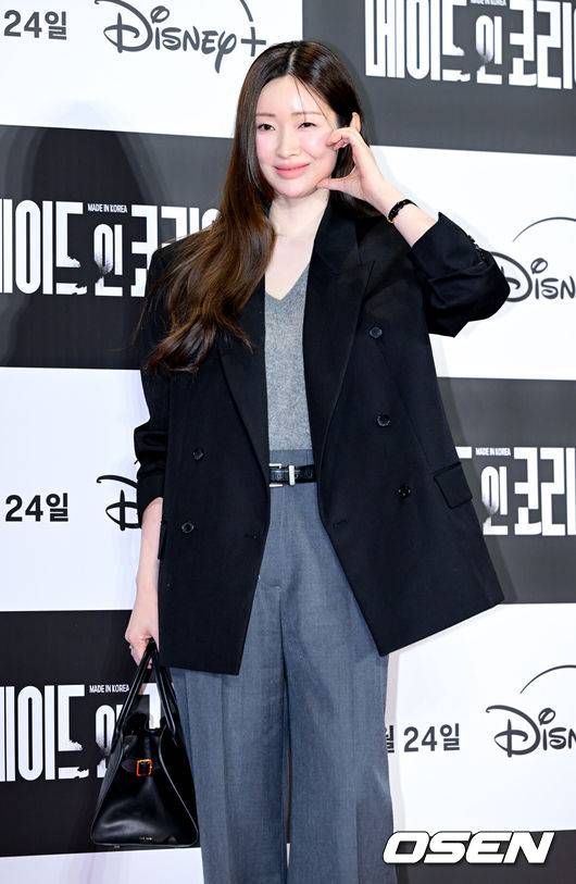 [OSEN=조은정 기자]디즈니+ 오리지널 시리즈 ‘메이드 인 코리아’ vip시사회가 15일 서울 강남구 메가박스 코엑스에서 열렸다.‘메이드 인 코리아’는 1970년대 혼란과 도약이 공존했던 대한민국, 국가를 수익모델로 삼아 부와 권력의 정점에 오르려는 사내 ‘백기태’(현빈)와 그를 무서운 집념으로 벼랑 끝까지 추적하는 검사 ‘장건영’(정우성)이 시대를 관통하는 거대한 사건들과 직면하는 이야기.배우 차정원이 포즈를 취하고 있다. 2025.12.15 /cej@osen.co.kr