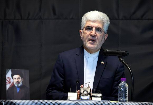 사이드 쿠제치 주한 이란대사가 26일 서울 용산구 주한 이란 대사관에서 긴급기자회견을 하고 있다. 뉴시스