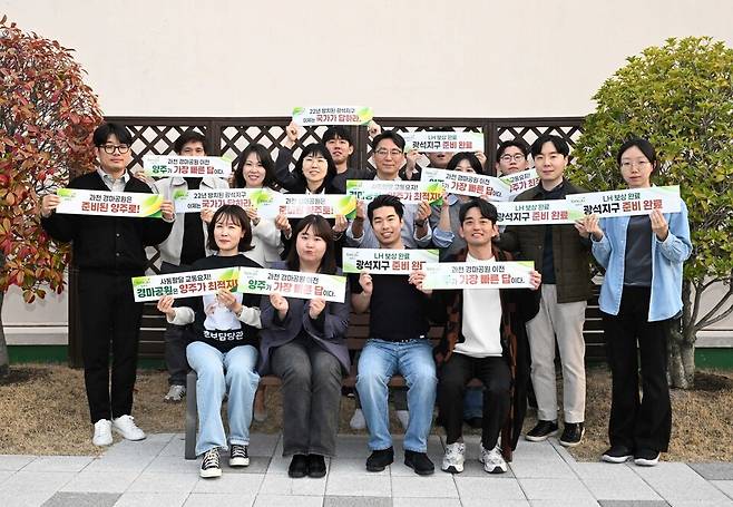 양주시 관계자들이 경마장 유치 홍보를 위해&nbsp; 캠페인을 진행하고 있다.&nbsp;ⓒ 양주시 제공