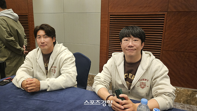 KIA 양현종(오른쪽)이 주장 나성범과 함께 26일 서울 롯데호텔 월드에서 열린 KBO 미디어데이에서 인터뷰하고 있다. 심진용 기자