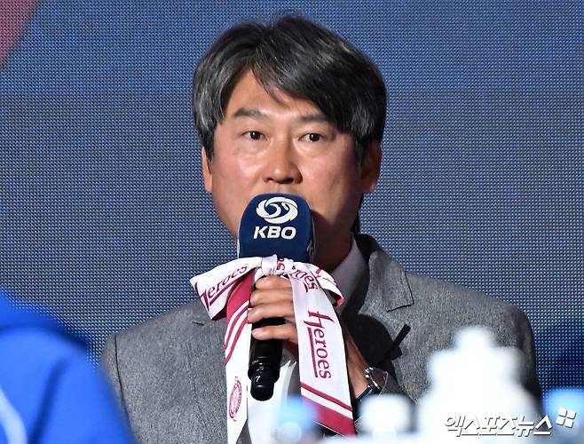 26일 오후 서울 송파구 롯데호텔 월드에서 열린 ‘2026 신한은행 SOL KBO’ 미디어데이, 키움 설종진 감독이 출사표를 말하고 있다. 잠실, 김한준 기자