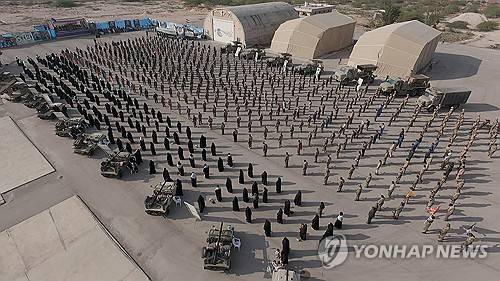 훈련 중인 이란 혁명수비대원들 혁명수비대가 서아시아뉴스통신을 통해 제공한 사진. [로이터 연합뉴스 자료사진. 재배포, DB 금지]