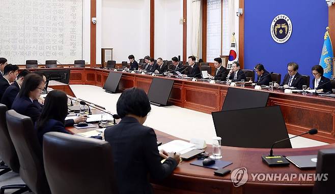 제2차 비상경제점검회의 회의 (서울=연합뉴스) 한상균 기자 = 26일 청와대에서 이재명 대통령 주재로 제2차 비상경제점검회의가 진행되고 있다. 2026.3.26 xyz@yna.co.kr