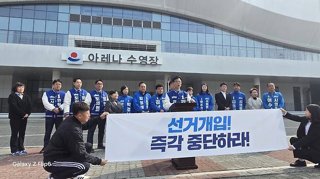 기자회견 하는 김한근 강릉시장 예비후보 [더불어민주당 강릉시지역위원회 제공. 재판매 및 DB 금지]