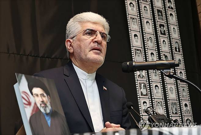 기자회견 하는 주한이란대사 (서울=연합뉴스) 김인철 기자 = 사이드 쿠제치 주한이란대사가 26일 서울 용산구 주한이란대사관에서 열린 미국ㆍ이란 전쟁 관련 사진전 및 다큐 상영 기자회견에서 취재진 질문에 답하고 있다. 2026.3.26 yatoya@yna.co.kr